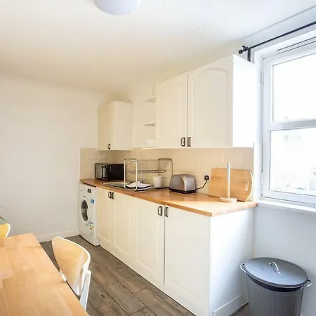 Great Location, 3 Bedroom Flat At The Shore דירה