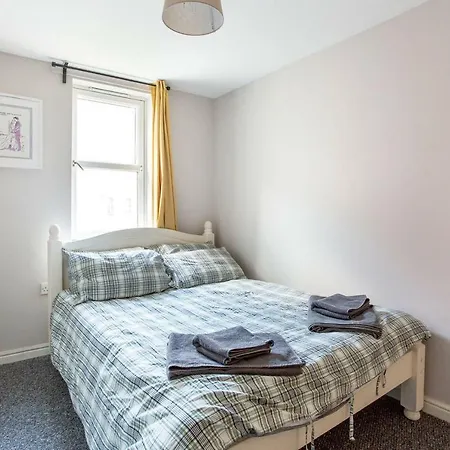 Great Location, 3 Bedroom Flat At The Shore אדינבורו