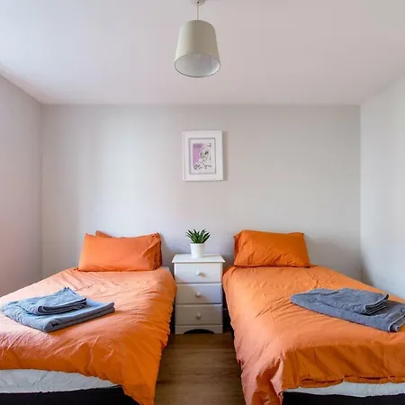 Great Location, 3 Bedroom Flat At The Shore *