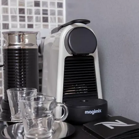 Amazing - Hopetoun Street Near The Playhouse