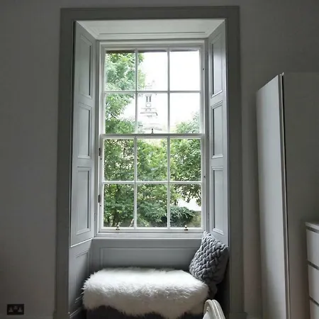 Henderson Row - Cosy New Town Apt 10 Minutes Walk From Princes St *