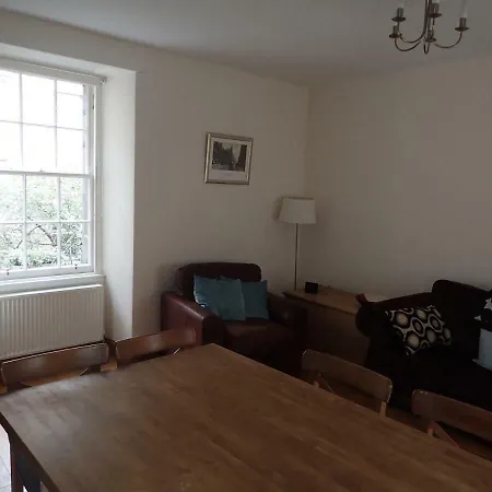 Central - 1f1 Worlds End Close Apartment *