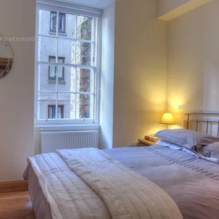 Central - 1f1 Worlds End Close Apartment
