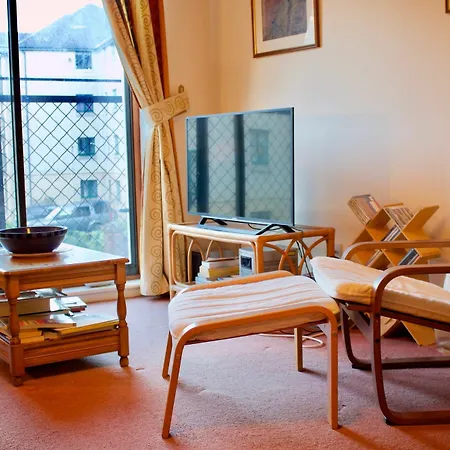 2 Bedroom In Stockbridge Edinburgh