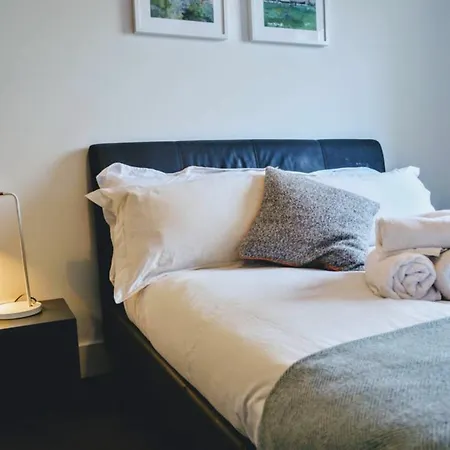 Beautifully Renovated -central Apartamento