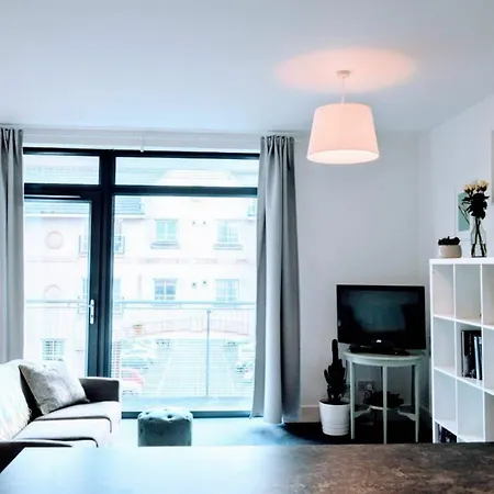 Апартаменты Beautifully Renovated -central *