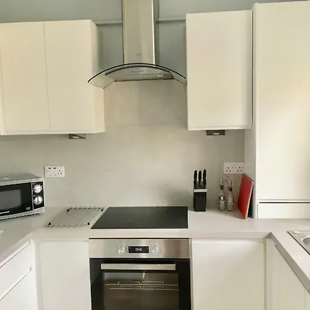 34 Learmonth Avenue * Edinburgh