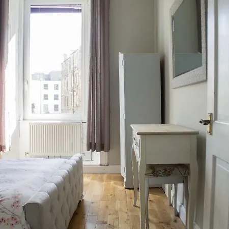 Charming Very Near The City Centre אדינבורו