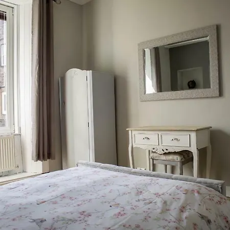 Charming Very Near The City Centre *