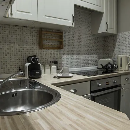 Charming Very Near The City Centre דירה