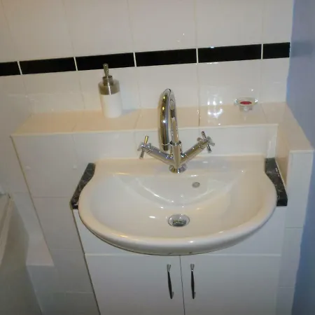 Old Town Apartment, Spacious 2 Bedroom 3rd Floor Close To Castle, Stair Access Only