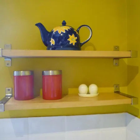 Old Town Apartment, Spacious 2 Bedroom 3rd Floor Close To Castle, Stair Access Only Apartment *