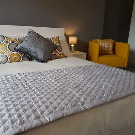 Apartment East Mayfield *