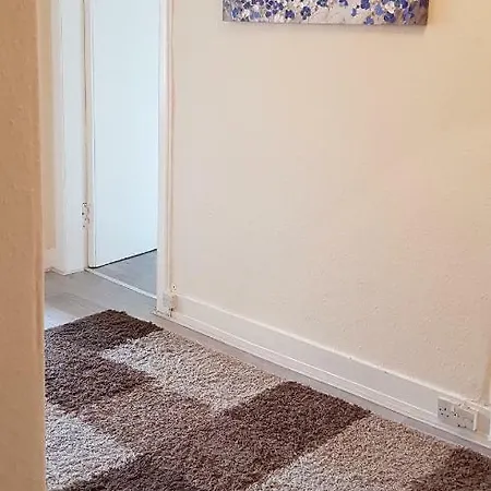 City Centre Tollcross Daire *