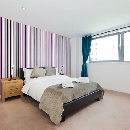 Lägenhet Stylish Garden View Edinburg