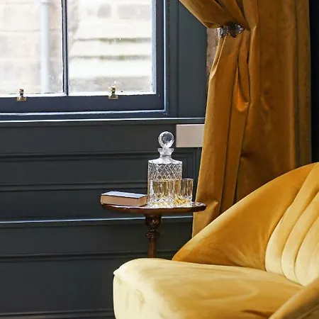 The Castle Nest Daire Edinburgh