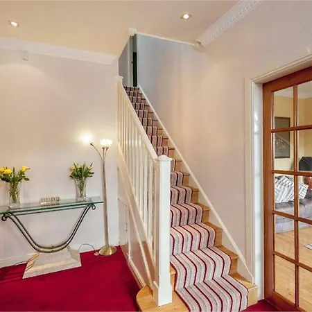 Hillhouse Pensjonat 3*