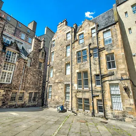 Modern Flat With Fantastic Views By The Royal Mile アパート エディンバラ