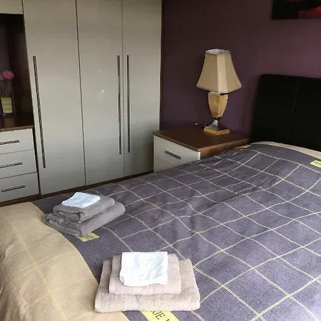 Hillhouse 3* Edinburgh