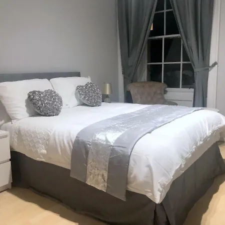 Beautiful Victorian City Center Apartment Edinburgh