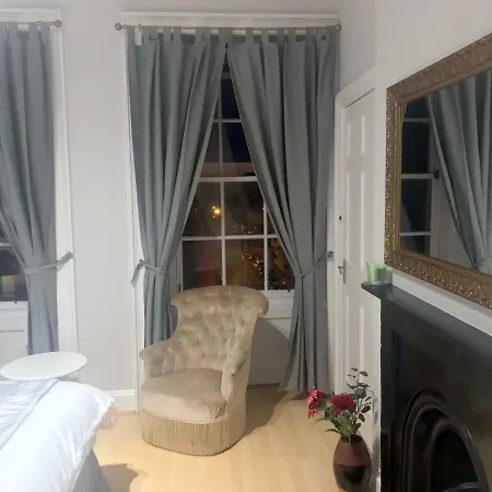 Beautiful Victorian City Center Apartment Edinburgh