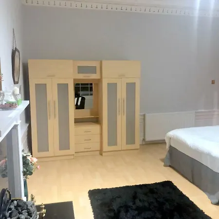 Beautiful Victorian City Center Apartment Edinburgh