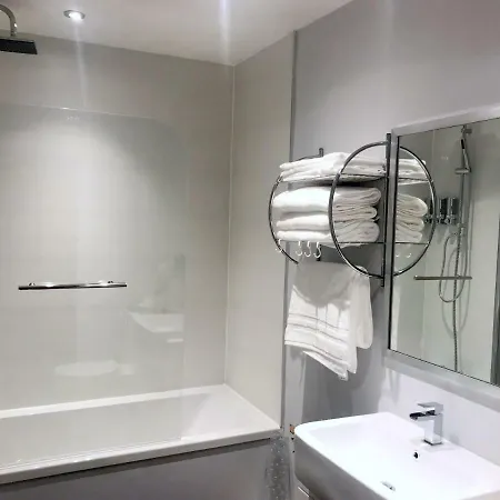 Beautiful Victorian City Center Apartment Edinburgh