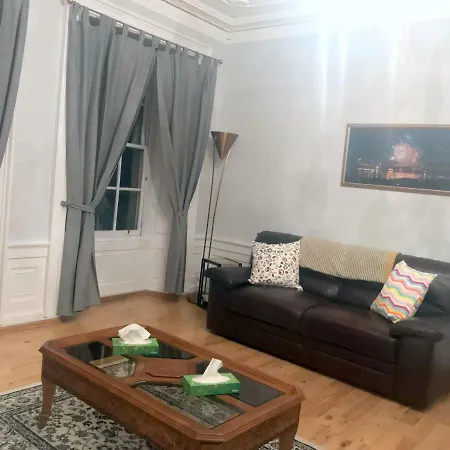 Beautiful Victorian City Center Apartment *