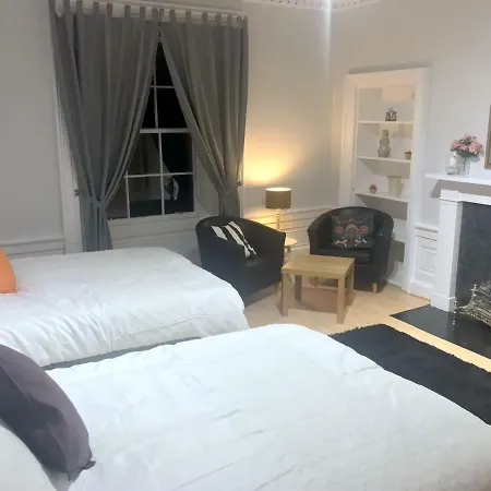 Beautiful Victorian City Center Apartment Edinburgh