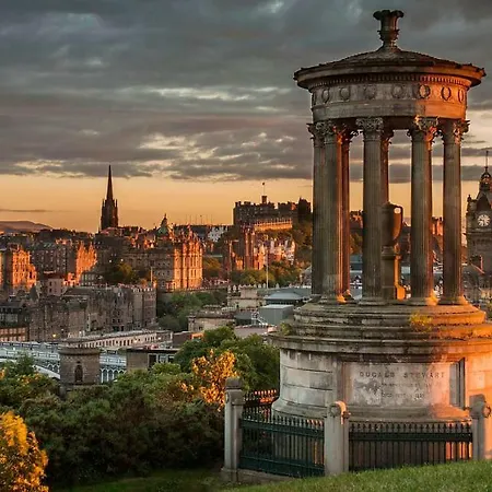 Beautiful Victorian City Center * Edinburgh