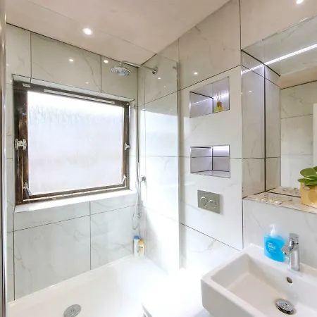 Gilmours Entry Luxury Apartment *