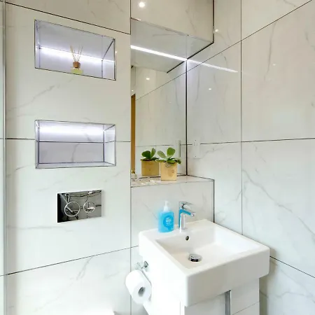 Gilmours Entry Luxury Edinburgh