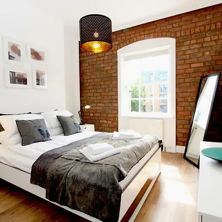 Stylish Flat In 1860's Listed Building Edinburg