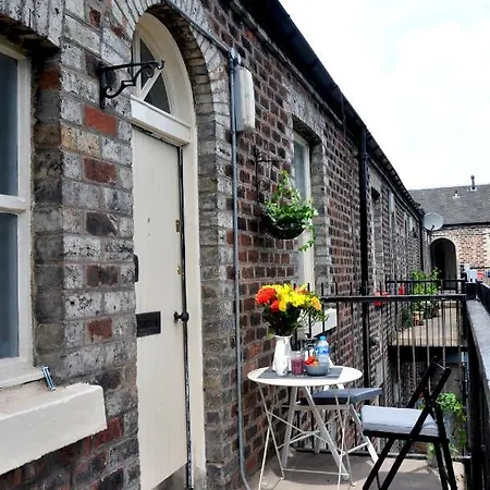 Lägenhet Stylish Flat In 1860's Listed Building *