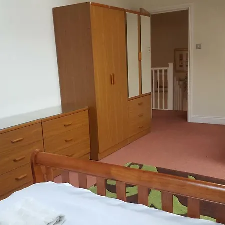 Penthouse Sleeps 11 * Edinburgh