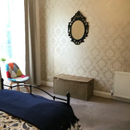 One Bedroom Spacious Flat In London Road Edynburg