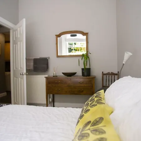 Apartment East Norton Place *