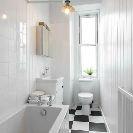 Fashionable And Spacious Portobello *
