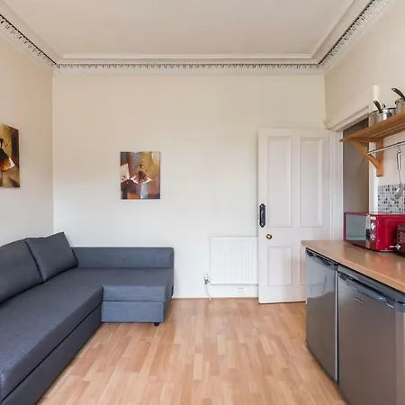 Spacious & Unique 1 Bed With Wifi