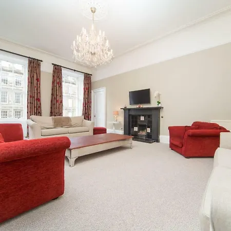 Dundas Street Georgian Townhouse Apartment *