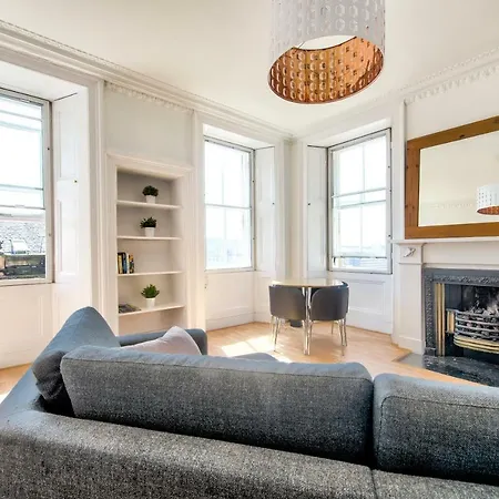 Old Town 2 Bed Apartment, Amazing Castle Views