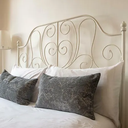 Old Town 2 Bed Apartment, Amazing Castle Views