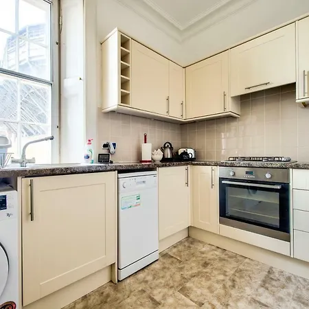 Old Town 2 Bed Apartment, Amazing Castle Views 爱丁堡
