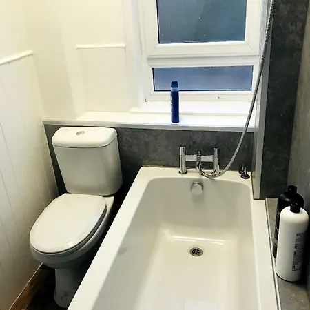 City Center - Budget Holiday Flat דירה *