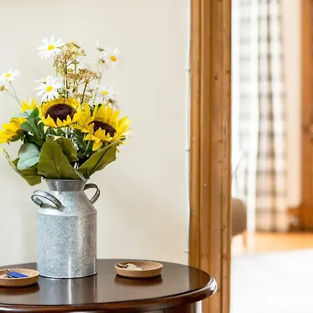 Stylish Flat - Great Central Location! شقة