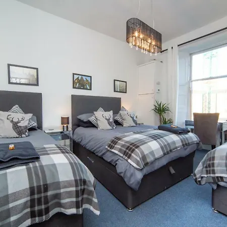 The Tartan Stag Apartment Edinburgh
