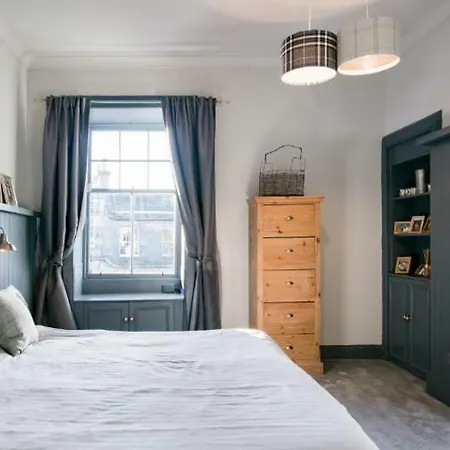 Luxury In Central Apartment