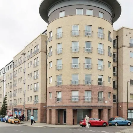 4-20 Constitution Street *