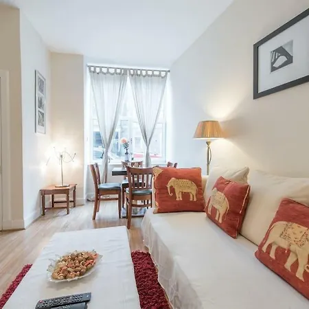 דירה Central Spacious In Haymarket Area *