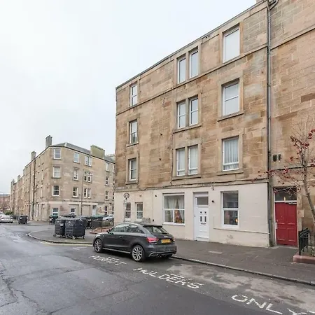 Central Spacious In Haymarket Area